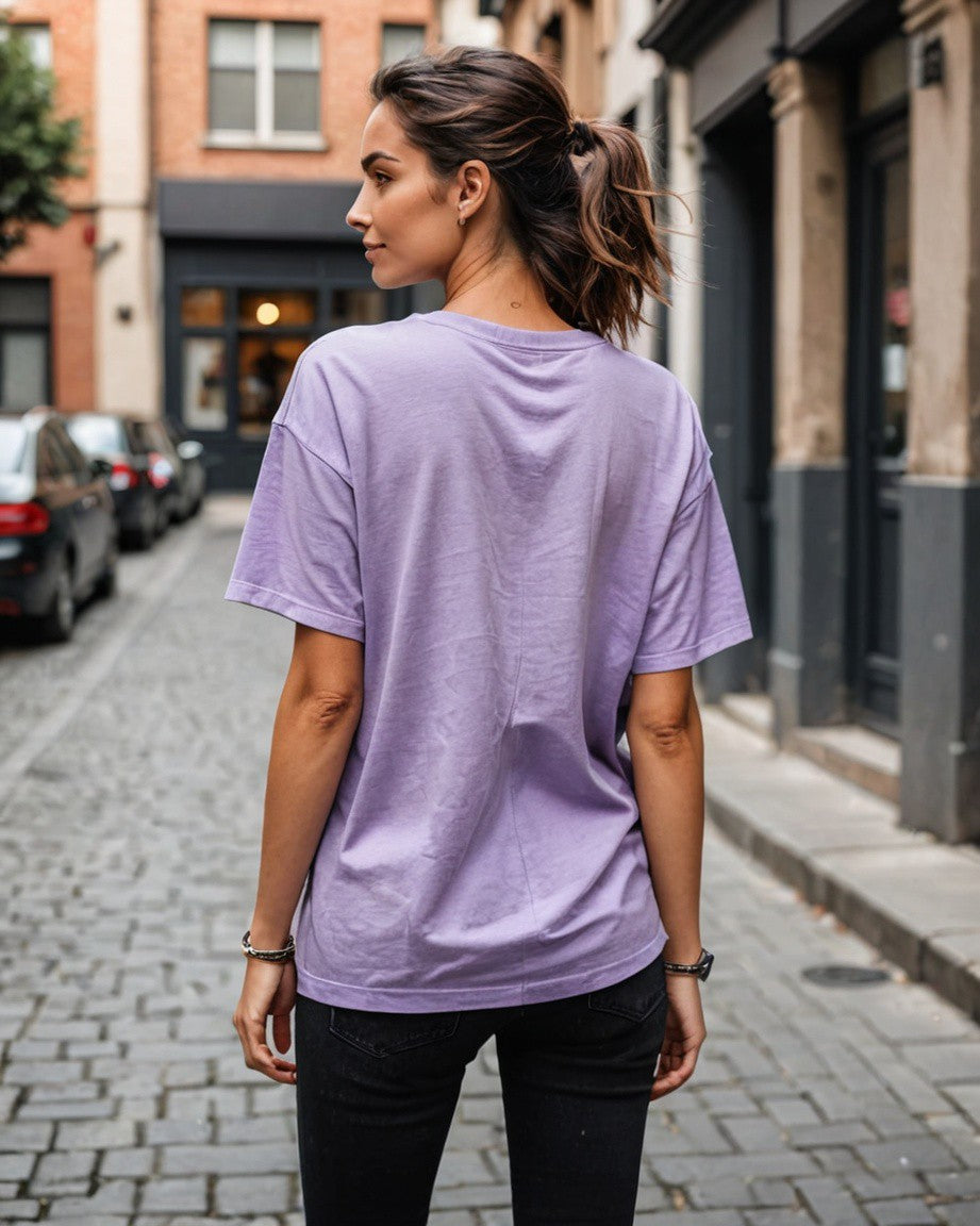 Unisex Relaxed Fit T-Shirt with "Summer Girl" Print